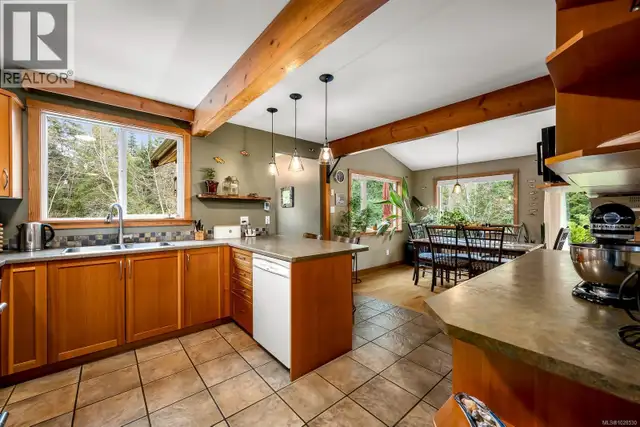 1590 Carrington Bay Rd Whaletown, British Columbia in Houses for Sale in Campbell River - Image 7