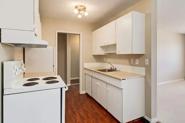 Spacious, pet-friendly apartments for everyday convenience | Sch in Long Term Rentals in Edmonton - Image 9