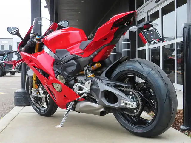 2025 Ducati Panigale V4 S Ducati Red in Sport Bikes in Cambridge - Image 6