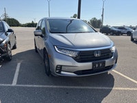 // ACCIDENT FREE!! // Built for busy family life, this used 2022 Honda Odyssey EX-L Navi Auto offers... (image 3)