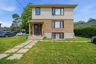 Ottawa, Carlington! This spacious 3-bedroom, 1 full bathroom lower-level Apartment in a Triplex is a...