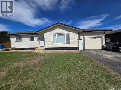 Located in the highly desirable Heritage Heights neighbourhood, this home offers a warm and function...
