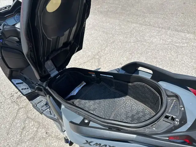 2022 Yamaha XMAX ~ YAMAHA XMAX ~ 300CC ~ COOL SCOOT ~ LOW KMS ~ in Street, Cruisers & Choppers in City of Toronto - Image 21