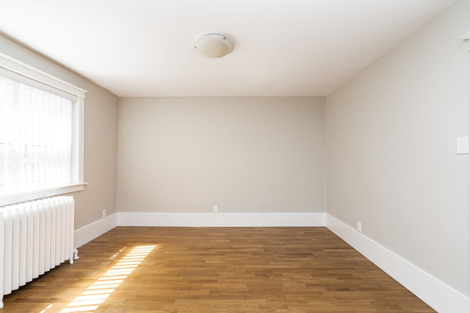 renovated bachelor, Church and Wellesley - ID 69 4