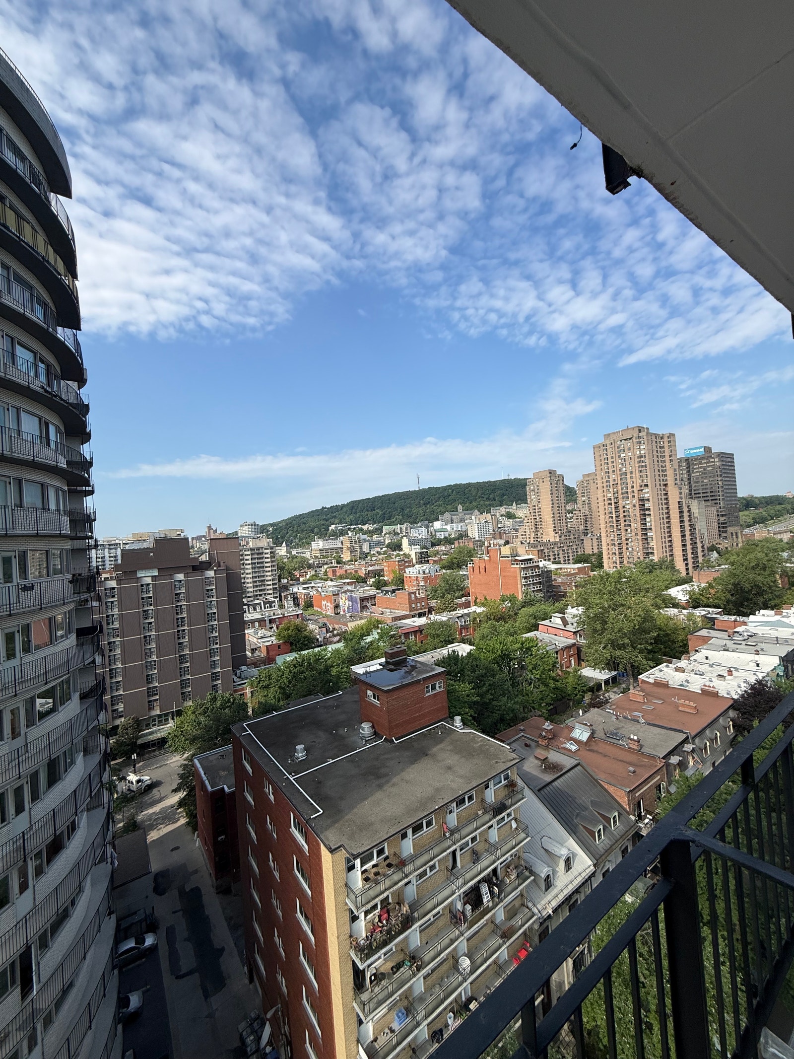 175 Sherbrooke O — photo 1