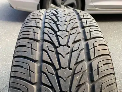 a nice all season performance nexen tire in great shape with tread like new (1 TIRE ONLY) size 265/3...