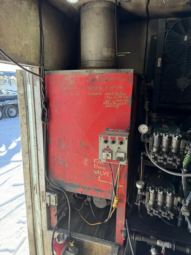 2005 PETERBILT 335 in Heavy Trucks in Saskatoon - Image 40