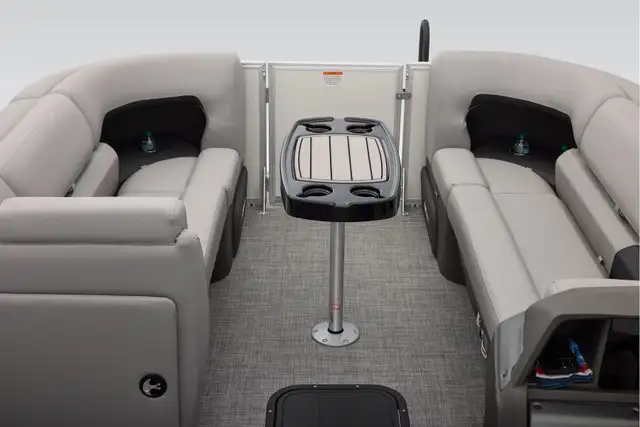 2026 Sun Tracker Party Barge 22 XP3 TRITOON pontoon boat in Powerboats & Motorboats in Vernon - Image 13