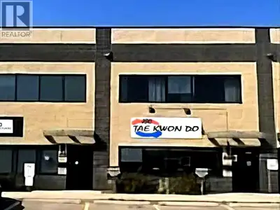 Fully leased, well maintained industrial condo located in the Southbend Industrial Park near Barlow...