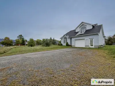 Magnifique quartier très recherché a Gatineau. Maison 2 étages à vendre sur un très grand terrain de...