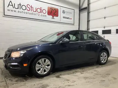 La Chevrolet Cruze LT MANUELLE CRUISE BLUETOOTH 2015 proposée par AutoStudio 72 à Mirabel est une be...