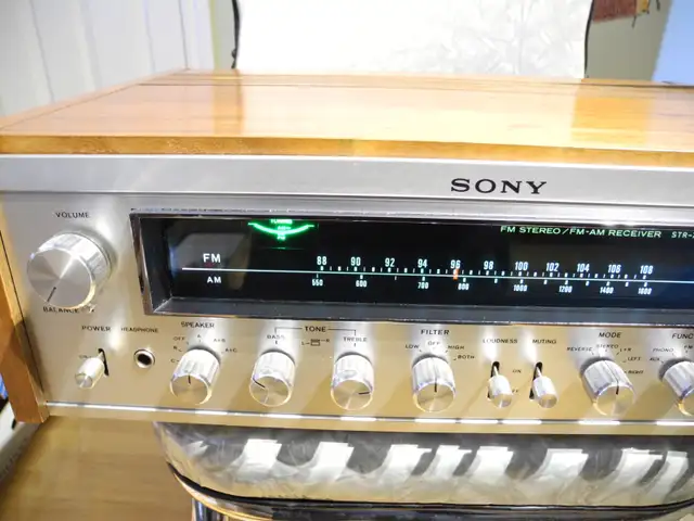 VINTAGE SONY STR 7055 HI END RECEIVER/AMPLIFIER in Stereo Systems & Home Theatre in City of Toronto - Image 4