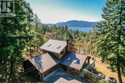 Natural beauty meets refined design in this exceptional west coast ocean view home. The bright and a...