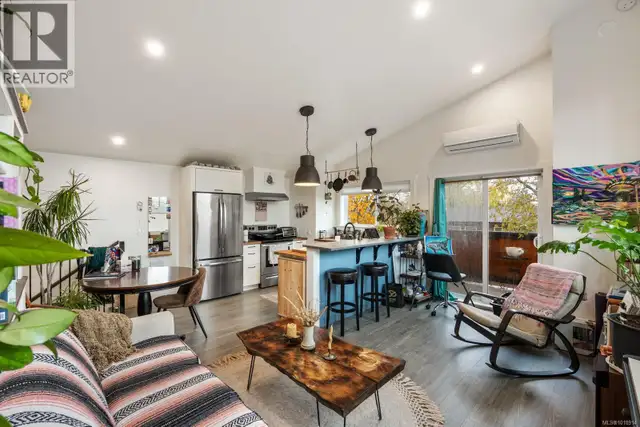 3328 Third St Cumberland, British Columbia in Houses for Sale in Comox / Courtenay / Cumberland - Image 10