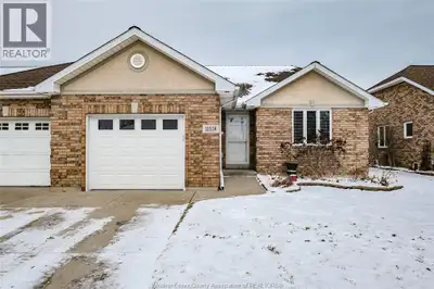 Welcome to beautiful 11528 Firgrove in East Windsor! Fantastic end unit ranch townhome just steps aw...