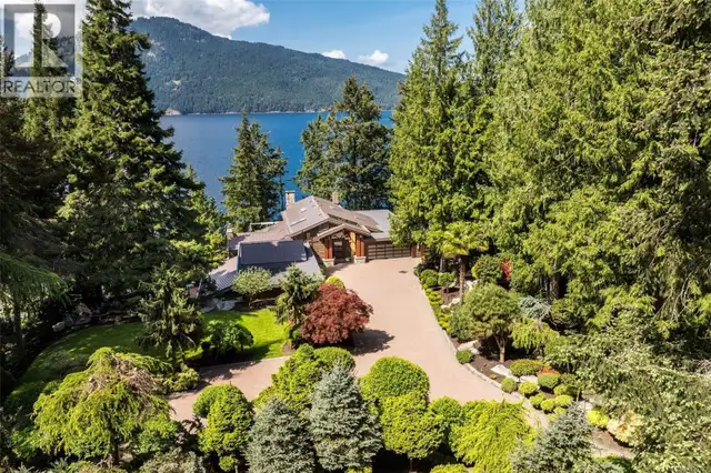 960 Lands End End North Saanich, British Columbia in Houses for Sale in Victoria - Image 3