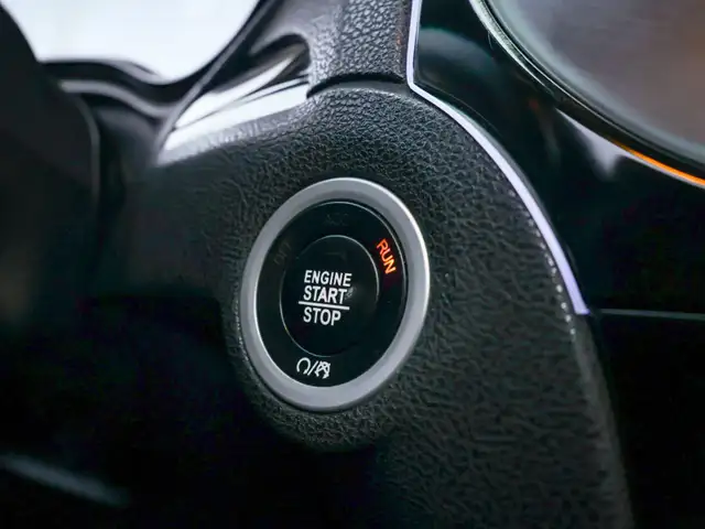 2017 Chrysler 3006045798473780633611
