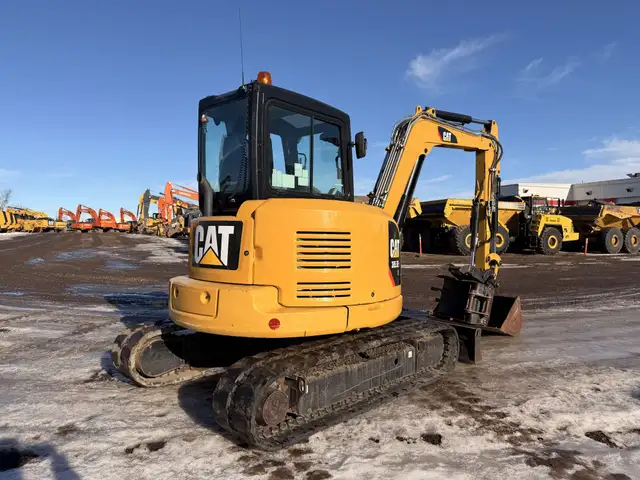 2018 Caterpillar 305.5E2 CR with Thumb & Aux Hydraulics! in Heavy Equipment in Calgary - Image 5