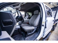 **ACCIDENT FREE - MECHANICALLY CERTIFIED** 62,186 KM This 2021 Ford F-350 4x4 Crew Cab XL Deck is po... (image 9)