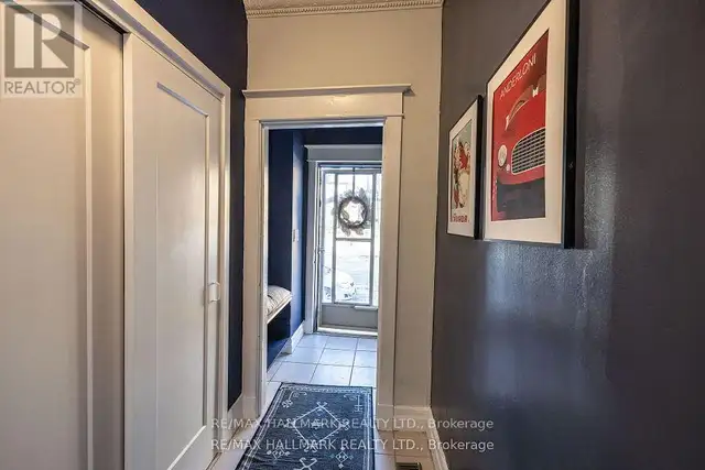 UPPER - 18 PAPE AVENUE Toronto (South Riverdale), Ontario in Long Term Rentals in City of Toronto - Image 14