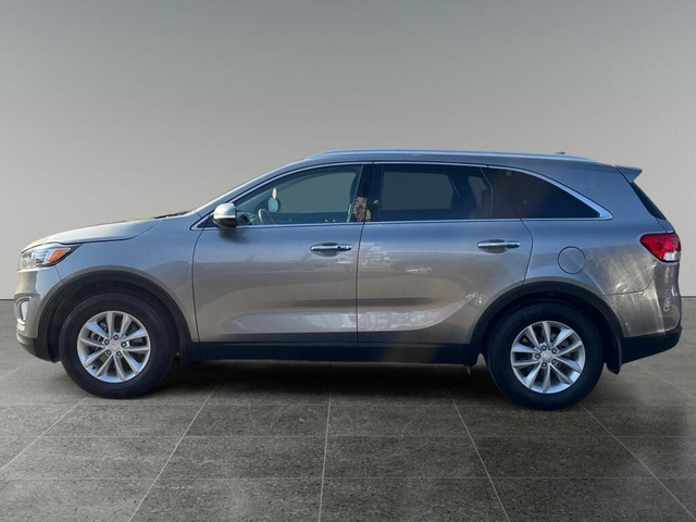 2017 Kia Sorento AWD LX Turbo Backup Camera Bluetooth Heated Sea in Cars & Trucks in Calgary - Image 2