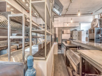 Commercial retail space for rent-espace de détail-Équipé pour restaurant-restaurant ready-Terrasse e... (image 8)