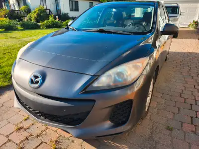 Mazda 3 Skyactive 2013 Manuelle 6 Vitesses 4 pneus d'été sur jantes alliages 4 pneu d'hiver sur jant...