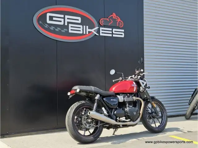 2017 Triumph Street Twin Cranberry Red in Street, Cruisers & Choppers in Oshawa / Durham Region - Image 4