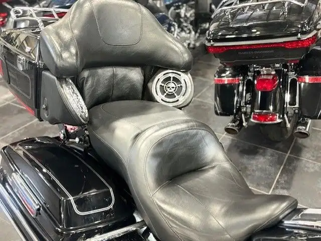 2010 Harley-Davidson Electra Glide Ultra Classic in Street, Cruisers & Choppers in Sudbury - Image 9