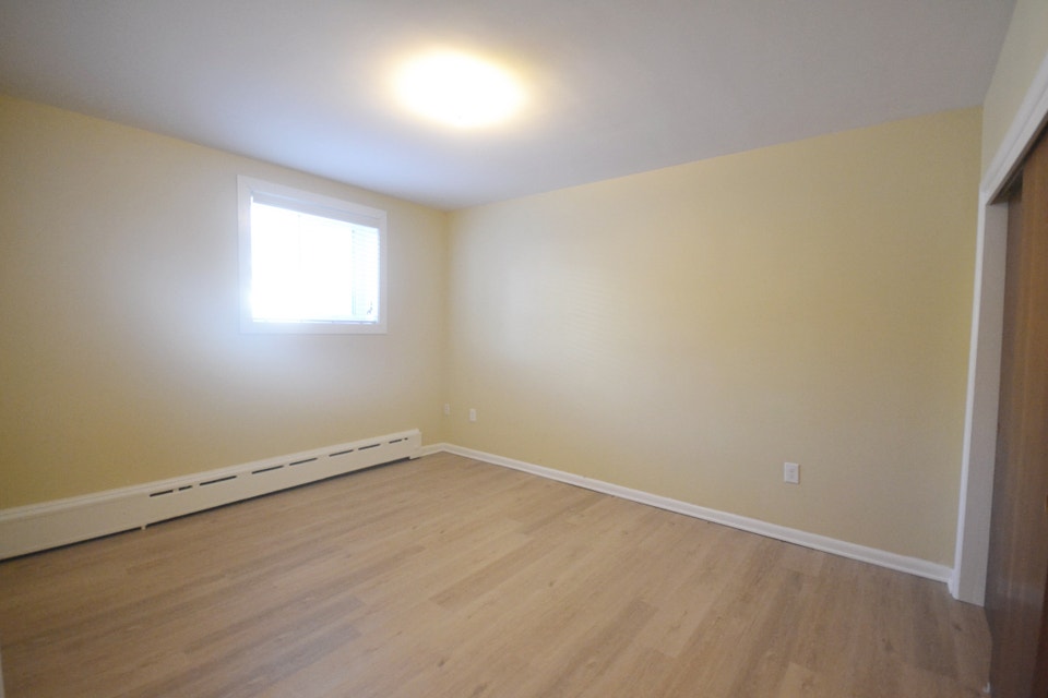 AVAILABLE NOW 1,349 2-Bedroom in Corydon Village 4