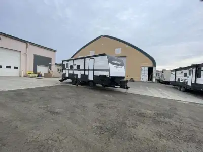 We are looking for good pre owned Rv's to buy or consign!! Keystone Hideout DLX travel trailer 25RDS...