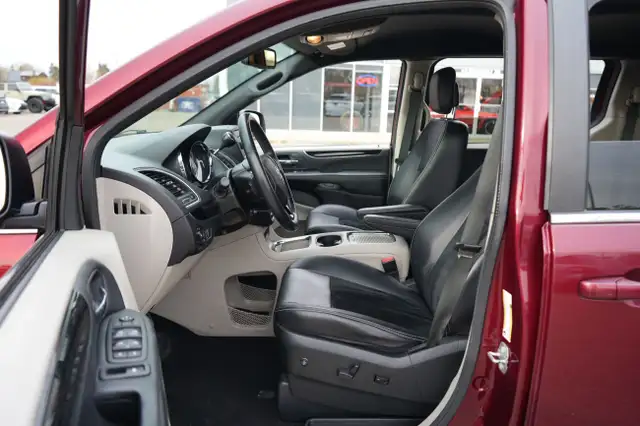 2018 Dodge Grand Caravan SXT Premium Plus WITH STOW & GO in Cars & Trucks in Red Deer - Image 15
