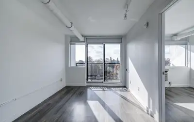 Building Features Get One Month Free Rent! OPEN HOUSE: Saturday | 2-5pm | 270 Spadina Discover refin...