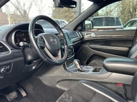 Double L Motors Ltd. Conquer Every Road with the 2021 Jeep Grand Cherokee Laredo Altitude! Experienc... (image 9)