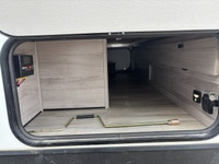The perfect family trailer is here! Enjoy the many luxuries of this Coachmen model that provide not... (image 3)