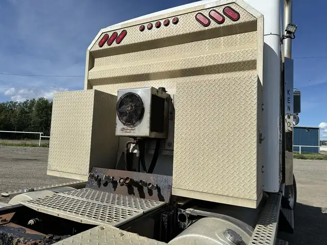 2013 KENWORTH T800 in Heavy Trucks in Saskatoon - Image 32