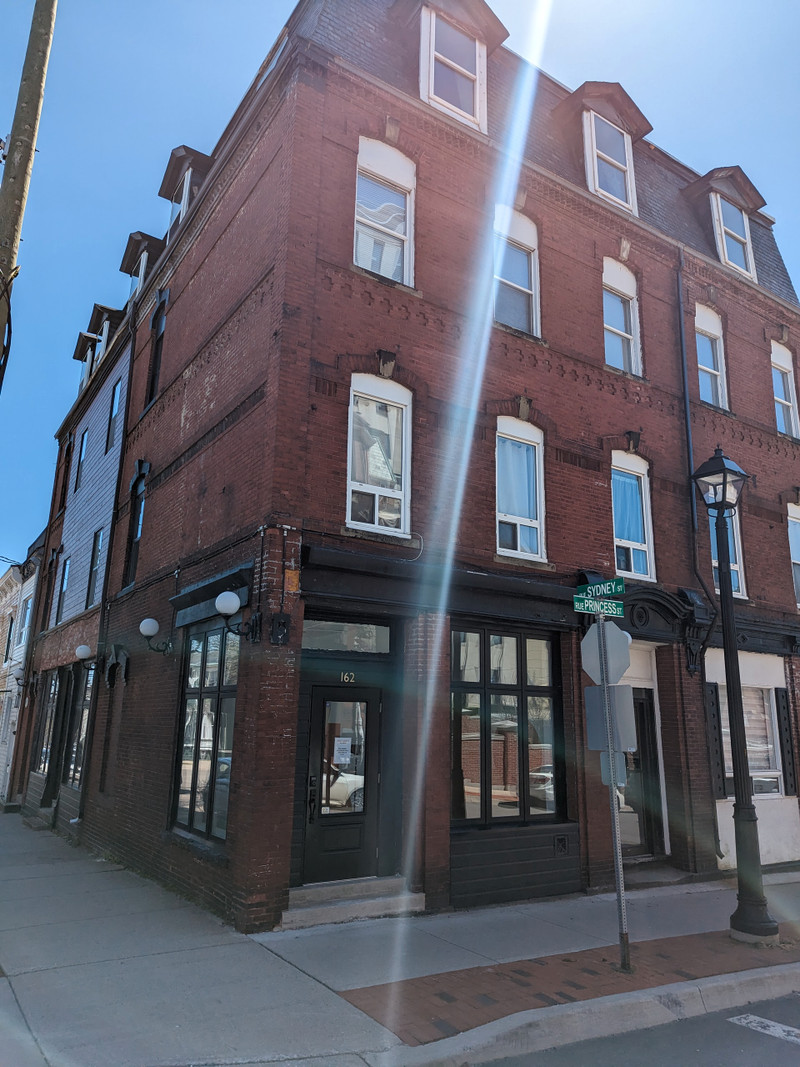 160 Princess St 5 1BR Uptown, Ideal location, Top Floor Long Term