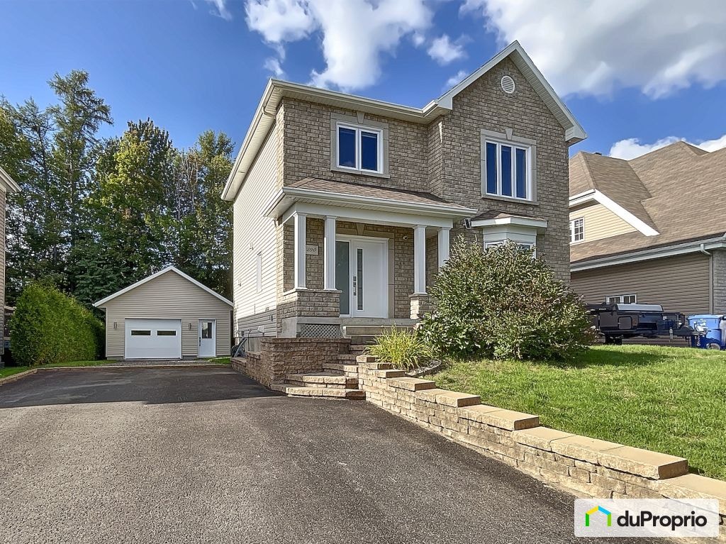 $749,000 - 2 Storey in Charlesbourg (ND-Des-Laurentides) — photo 1