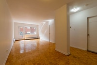 Akelius one bedroom apartment for rent. Located near Av. Wilderton in the Notre-Dame-De-Grace neighb... (image 6)