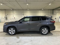 // ACCIDENT FREE!! // Meet the 2023 Toyota Highlander Hybrid LE AWD, a smart choice for families who... (image 9)