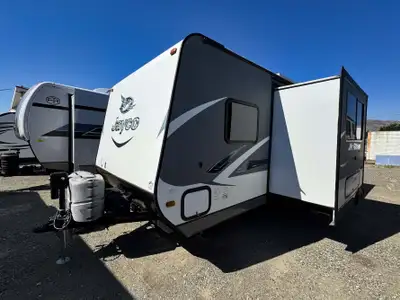 2016 Jayco Jay Feather 23RBM Four-Season Murphy Bed Travel Trailer The 2016 Jayco Jay Feather 23RBM...