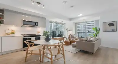 Price: $799,900 / $3,035/mo Spacious and modern 2+1 bedroom, 2-bathroom condo in the heart of Yonge...