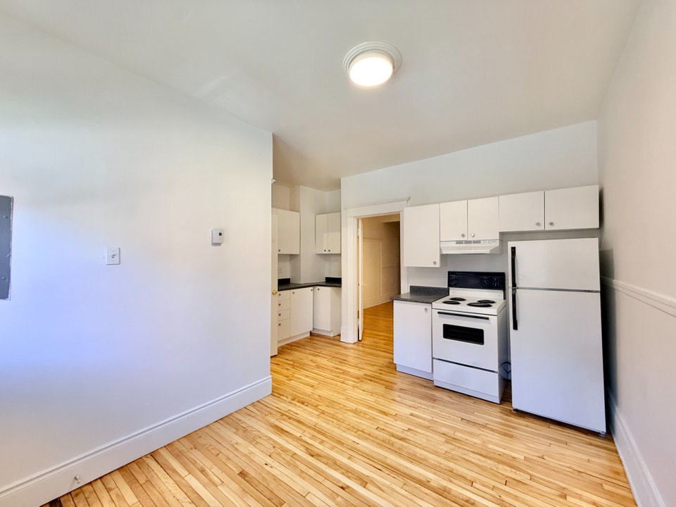 2 bedrooms near Metro Cote-des-Neiges - Appliances included 2