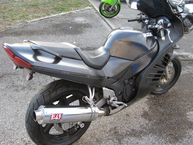 1994 suzuki rf -600r fixer or parts bike in Other in London - Image 2