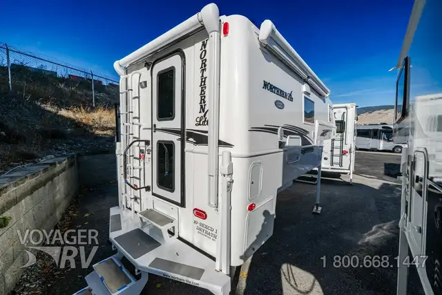 2027 Northern Lite 10.2EX Dry Bath Limited Edition in Travel Trailers & Campers in Kelowna - Image 3