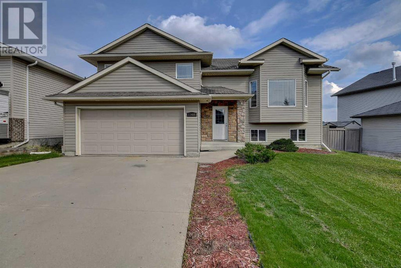 11409 88C Street Grande Prairie, Alberta Houses for Sale Grande