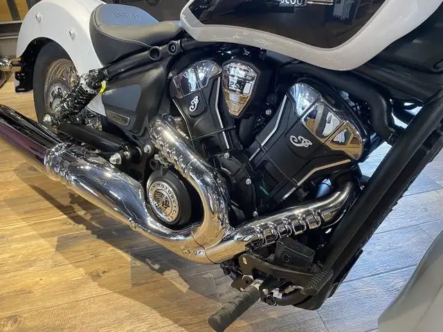 2025 Indian Scout Classic Limited +Tech Ghost White Metallic in Street, Cruisers & Choppers in City of Halifax - Image 5