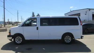 2014 GMC SAVANA 8 PASSENGER VAN.. Amvic Licenced... - 8 PASSENGER VAN - 5.4L V8 GAS - Transmission A...