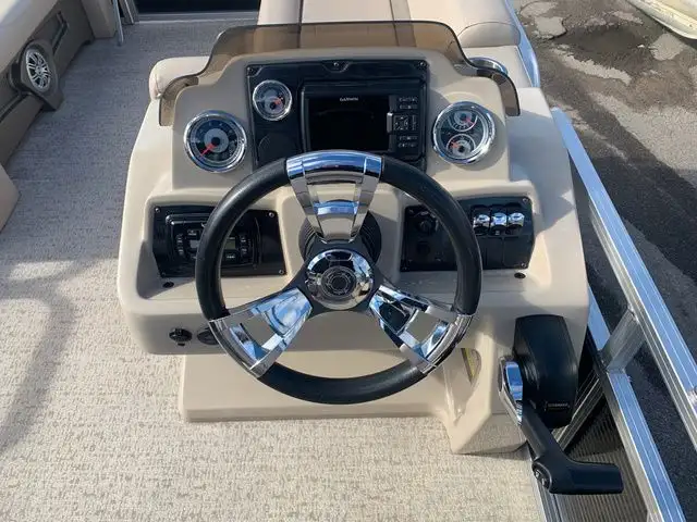 2019 Avalon Venture w/50HP Yamaha includes trailer! in Sport Touring in Sault Ste. Marie - Image 6