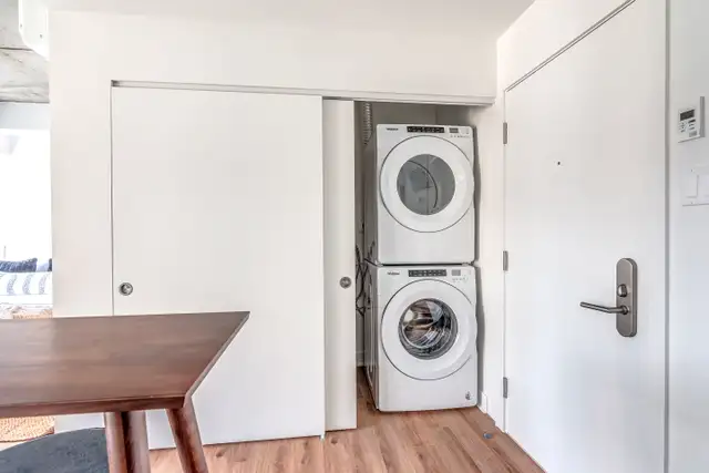 Appartement Studio Condo locatif-Griffintown-Sud-Ouest in Long Term Rentals in City of Montréal - Image 13